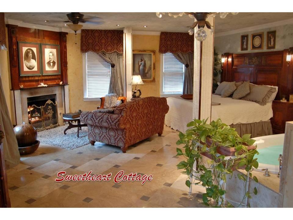Lockheart Gables Romantic Bed And Breakfast Fort Worth Eksteriør bilde